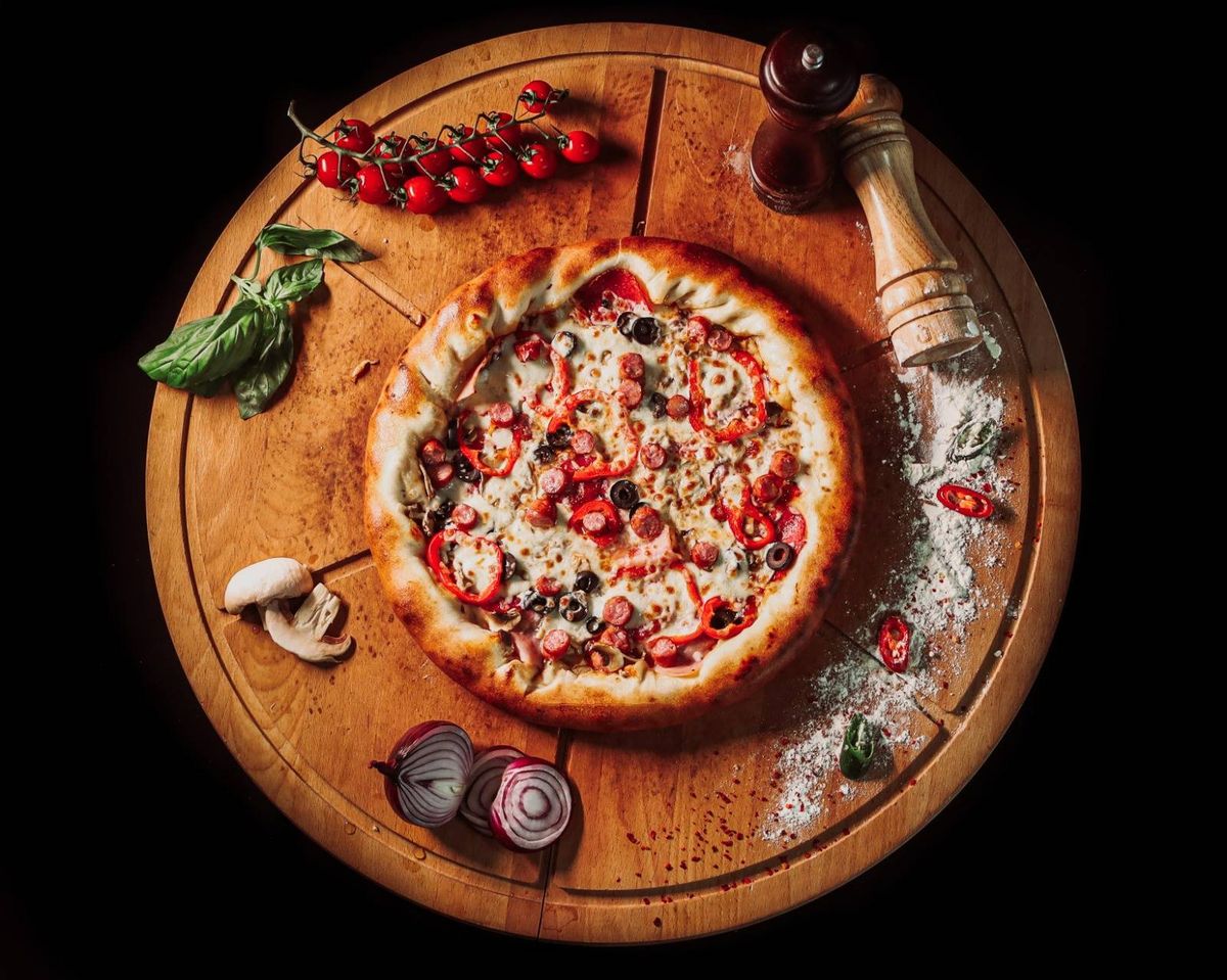 Pizza Dawi's cu Cârnați și Margine de Cașcaval 40 Cm